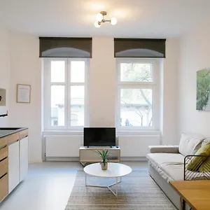 Madflats S-bahn Friedenau Apartment