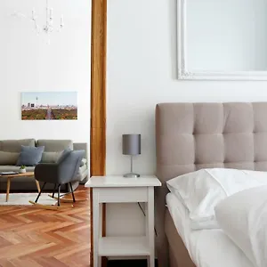 Katz By Rockchair L Superhost Status L 3 Bedrooms Boxspringbeds 2 Bathrooms In Center - Cozy Family & Business Flair Welcomes You! Apartment